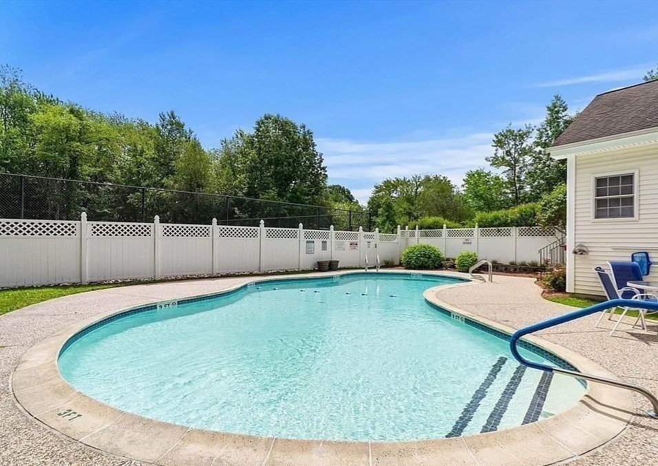 1 Tanglewood Park Dr #1 Haverhill — Photo 33 of 36