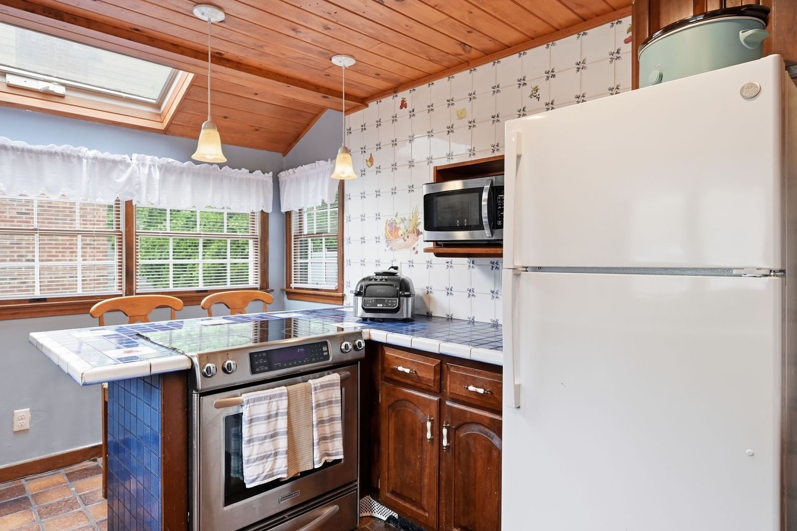 89 Abbott St Springfield — Photo 13 of 41