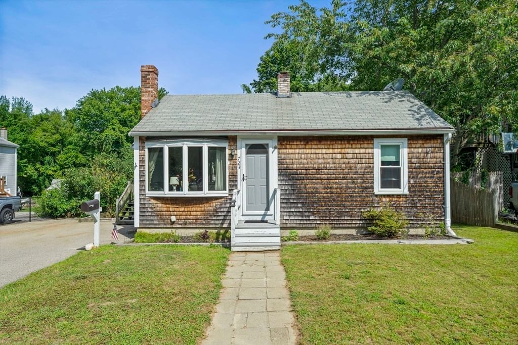 723 Old Randolph Abington — Photo 2 of 22