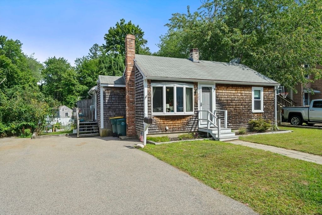 723 Old Randolph Abington — Photo 3 of 22