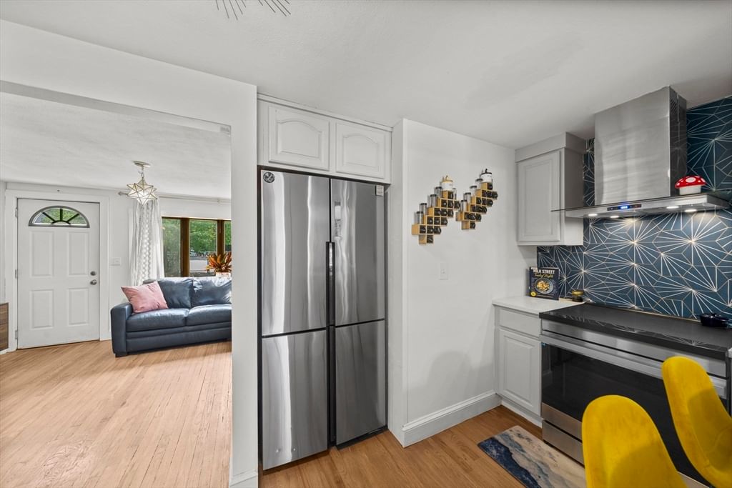 723 Old Randolph Abington — Photo 4 of 22
