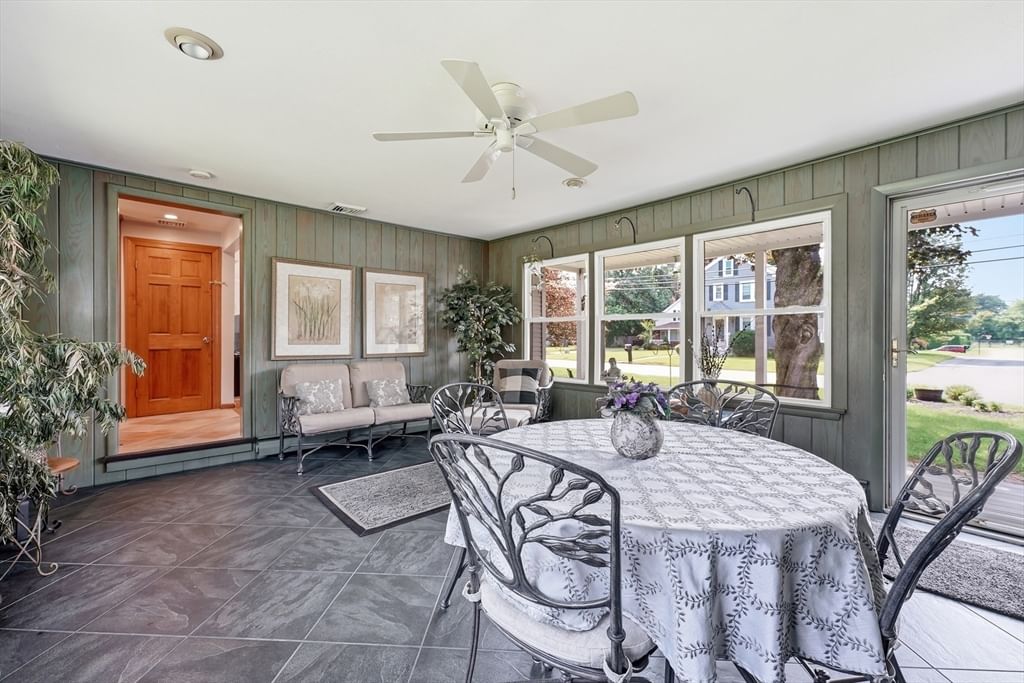 193 Meadow Street Agawam — Photo 7 of 42