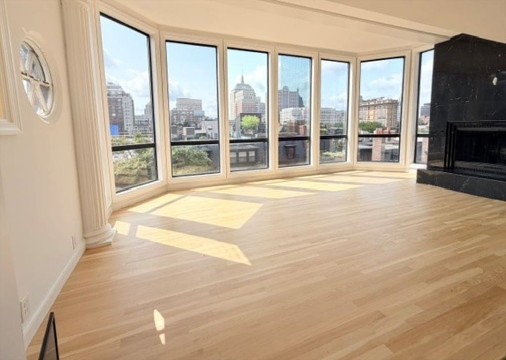 113 Beacon St #PHR Boston — Photo 1 of 16