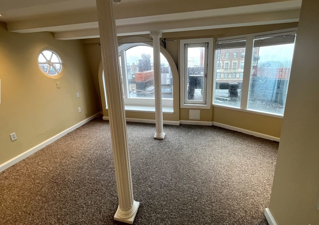 113 Beacon St #PHR Boston — Photo 13 of 16