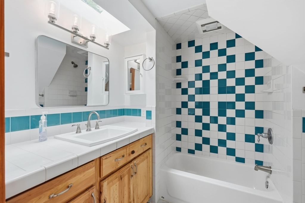 216 Crest Ave Revere — Photo 15 of 31