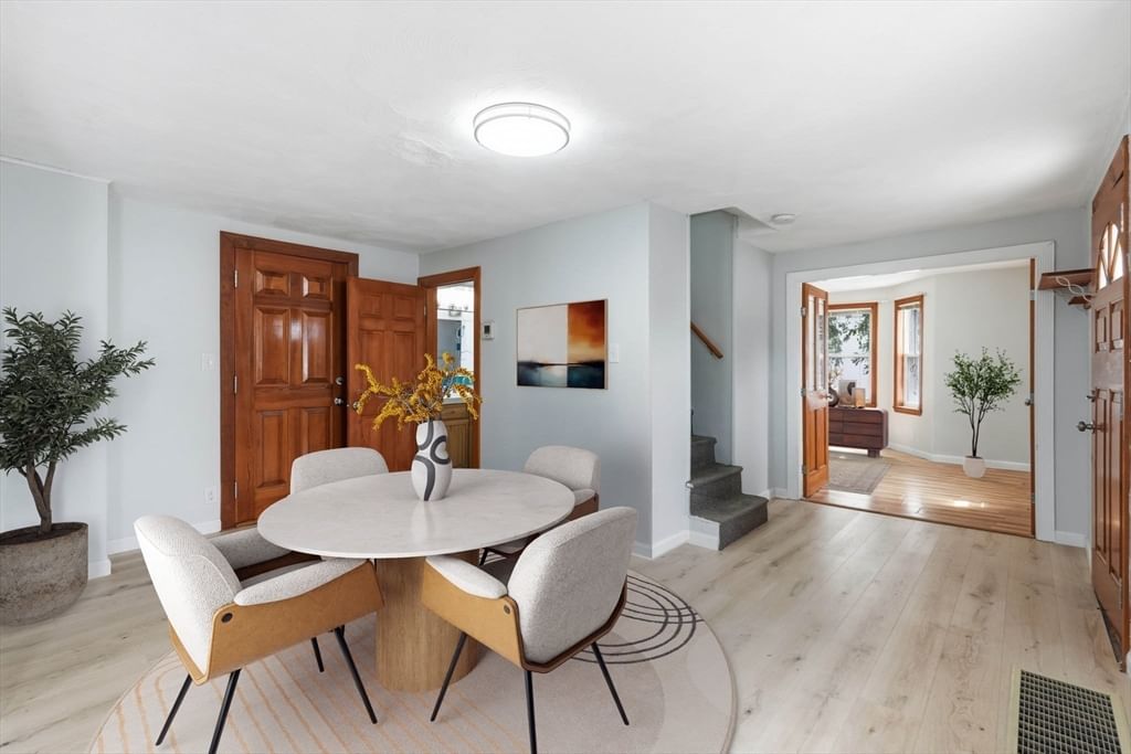 216 Crest Ave Revere — Photo 3 of 31