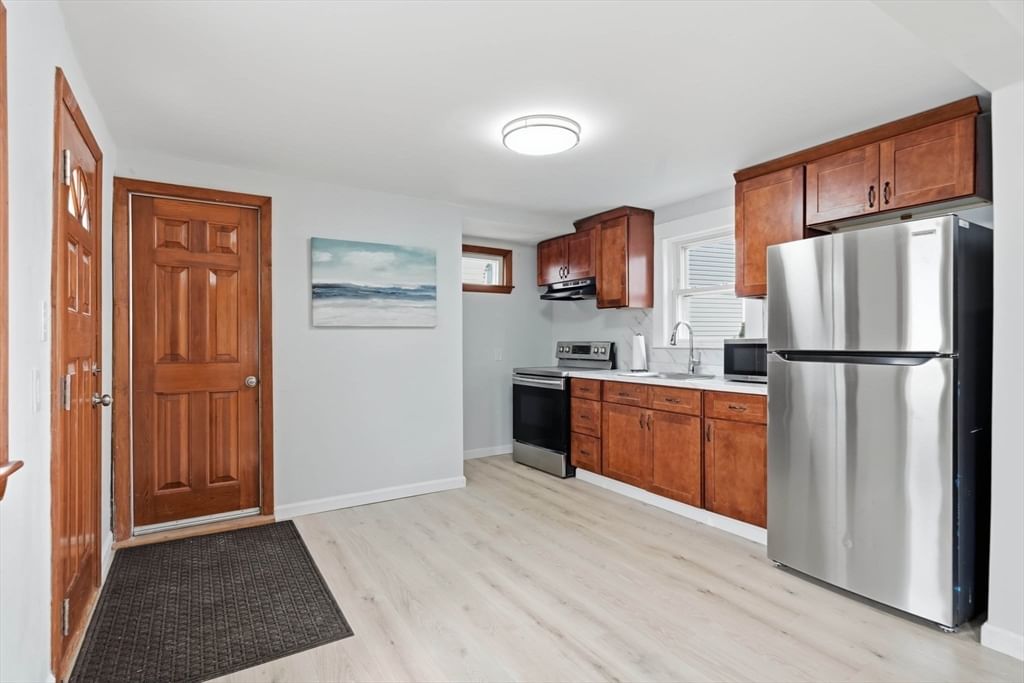 216 Crest Ave Revere — Photo 5 of 31