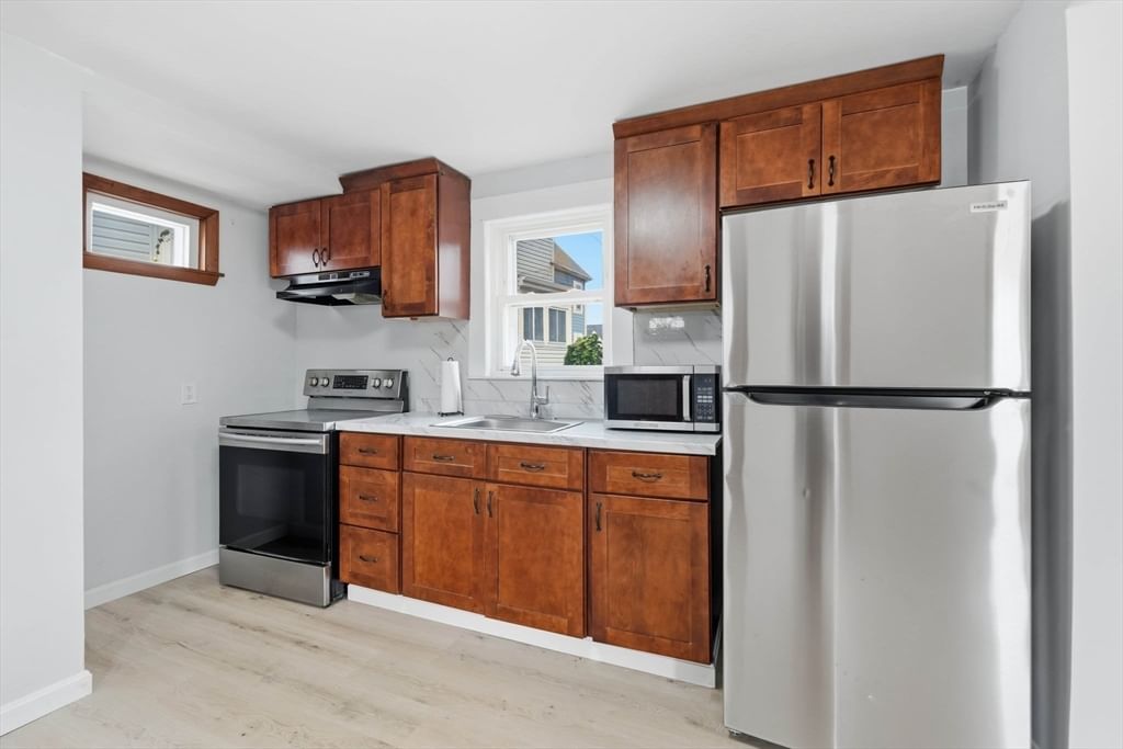 216 Crest Ave Revere — Photo 7 of 31
