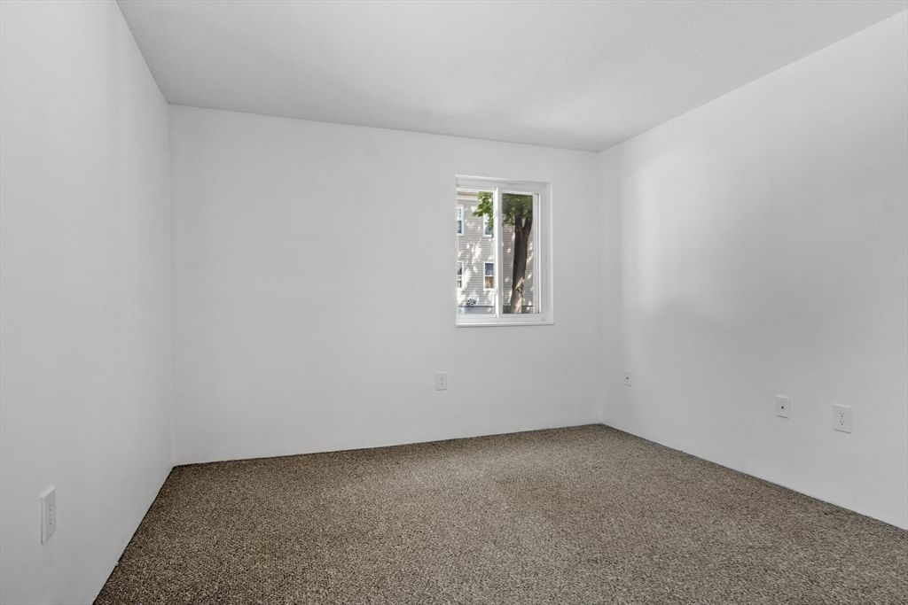 56 Edgeworth #16 Worcester — Photo 17 of 26