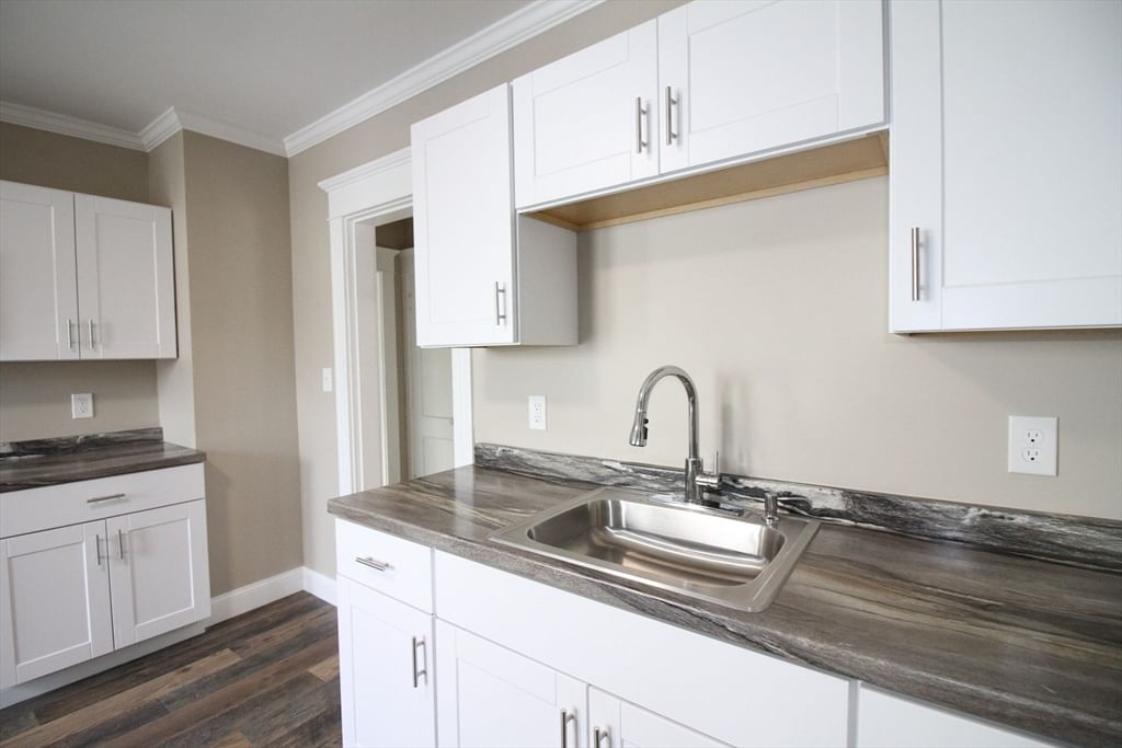 19-21 Thomas Ave Holyoke — Photo 4 of 10