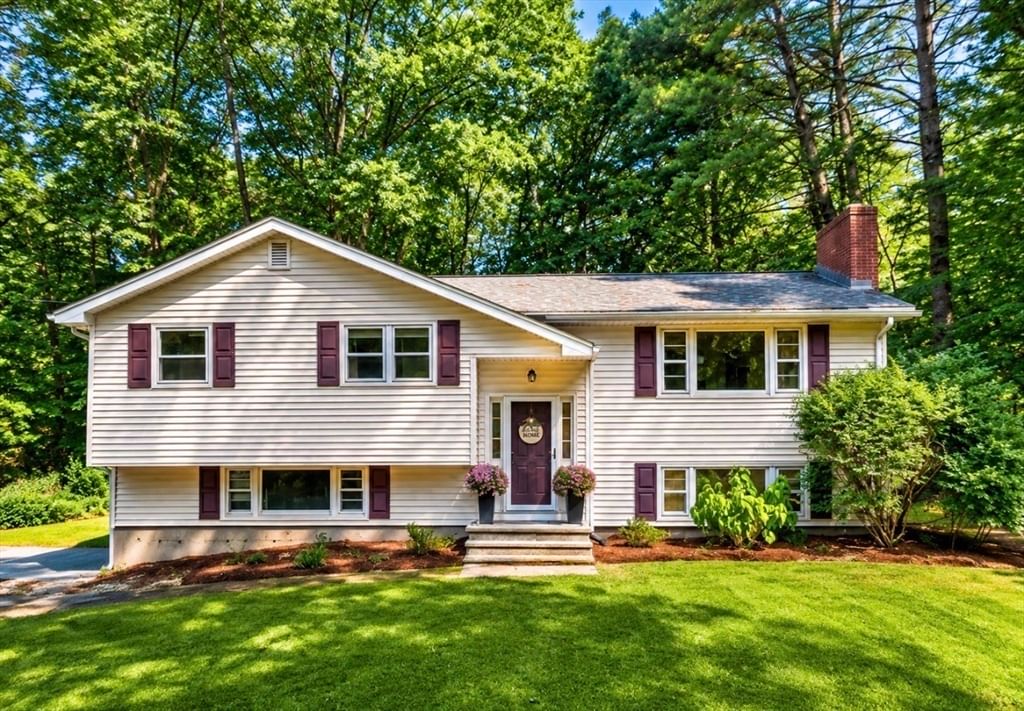 15 Carriage Dr Chelmsford — Photo 1 of 9