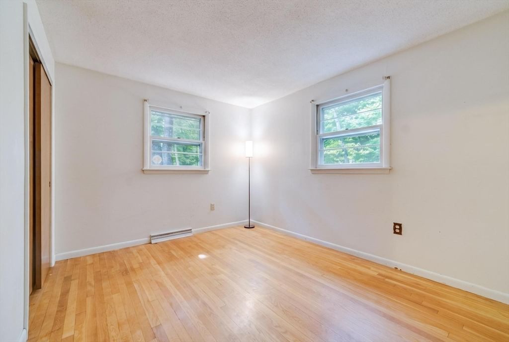 15 Carriage Dr Chelmsford — Photo 6 of 9