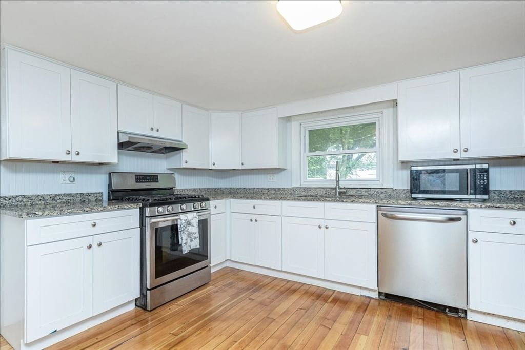 946 Bay Rd. #2 Hamilton — Photo 8 of 24