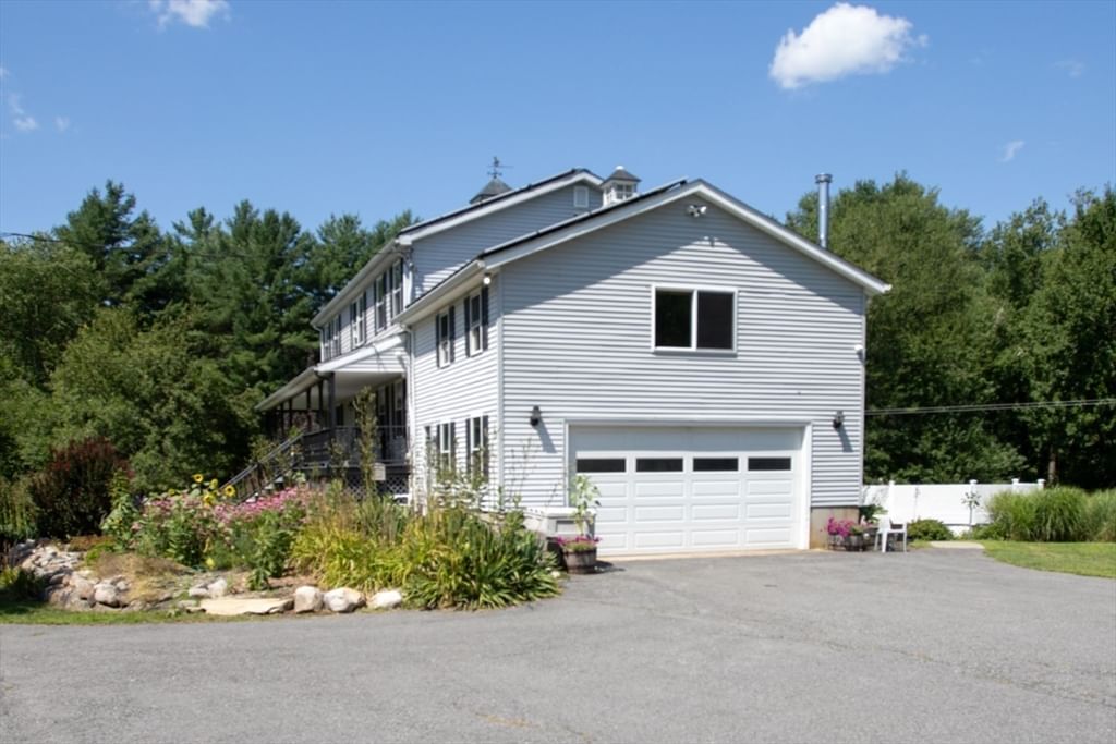511 Old Fall River Rd Dartmouth — Photo 7 of 42
