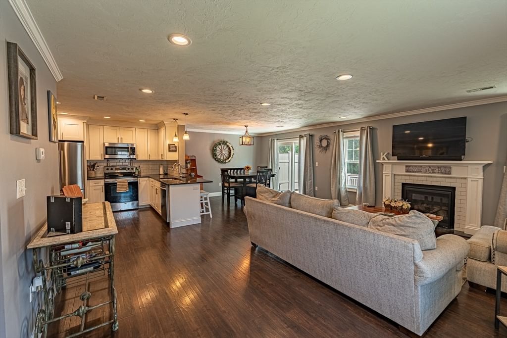 77 Riverside Dr #77, Lakeville, MA 02347 photo 3