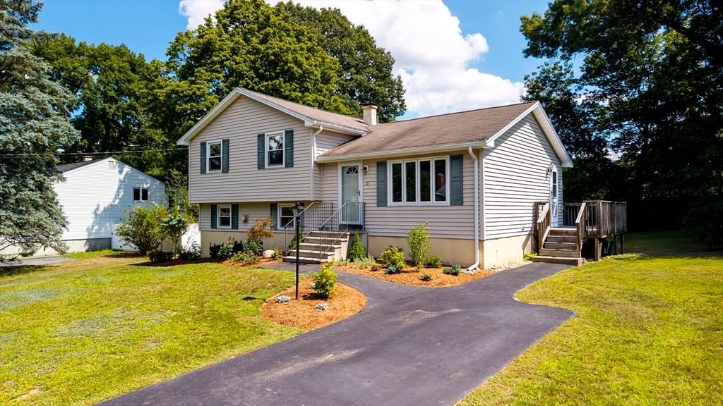 10 Chester Rd Billerica — Photo 3 of 38