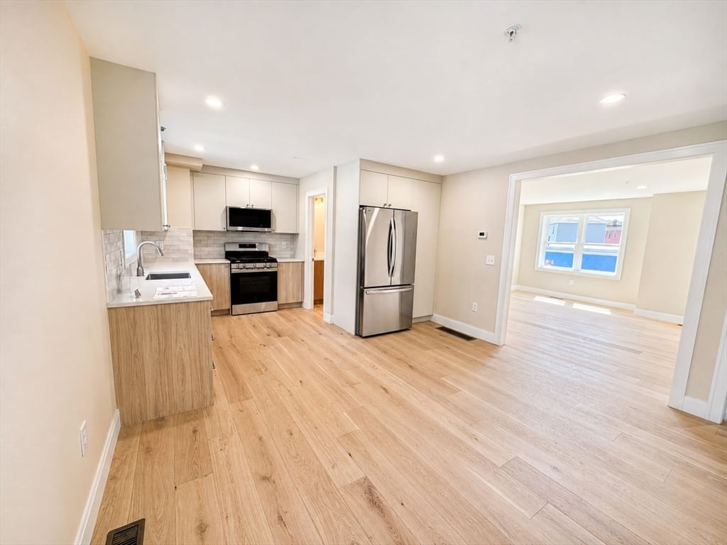 562 Gorham Street #05 Lowell — Photo 7 of 10