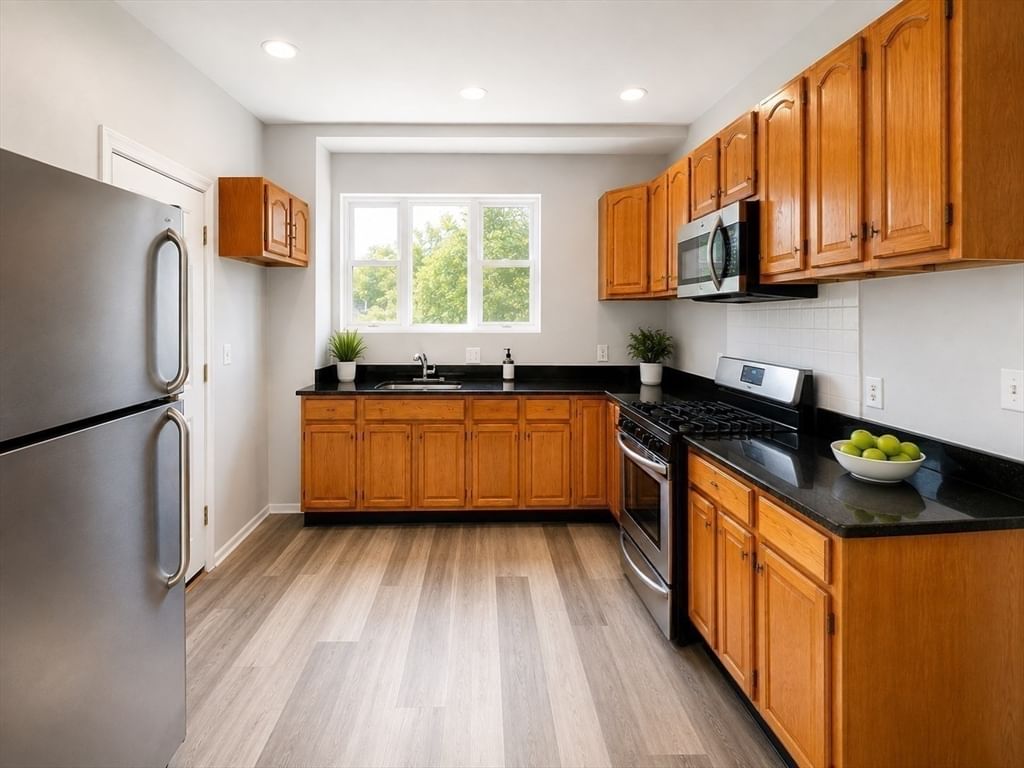 29 East Cottage Boston — Photo 3 of 33