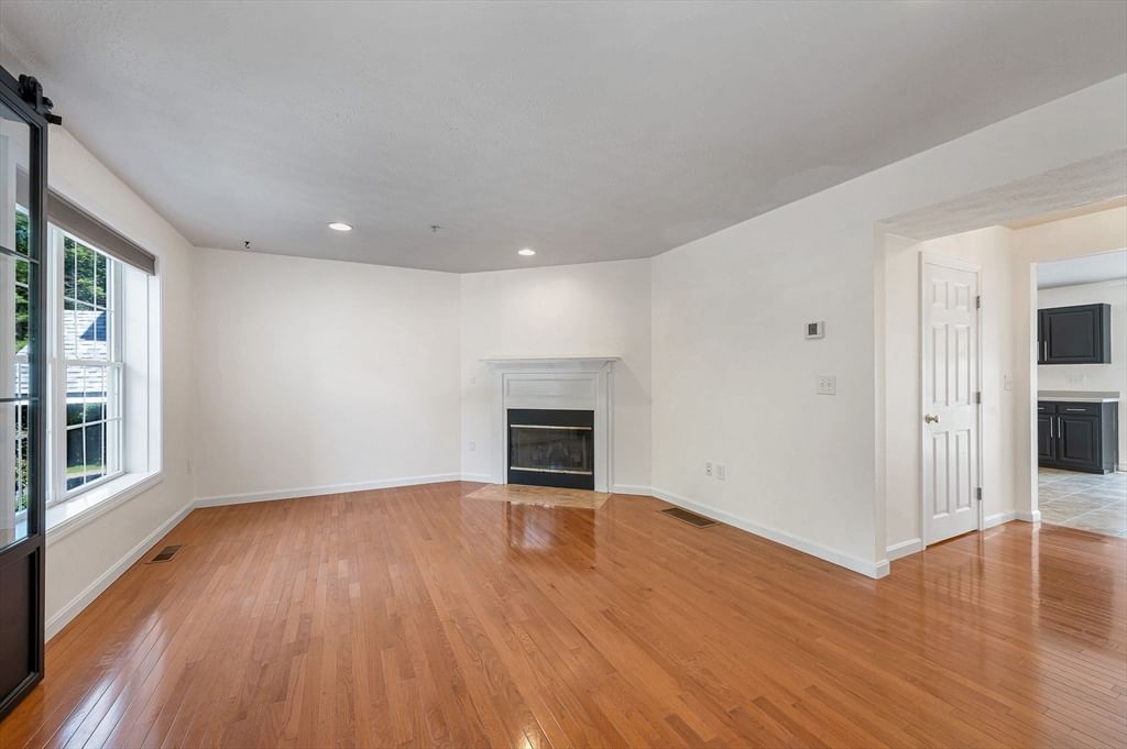 4 Georgetowne #4, Nashua, NH 03062 photo 3