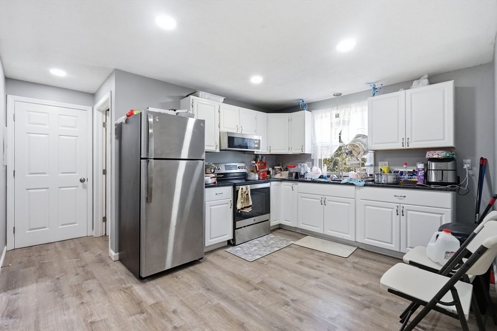 1036 Chicopee St Chicopee — Photo 4 of 31