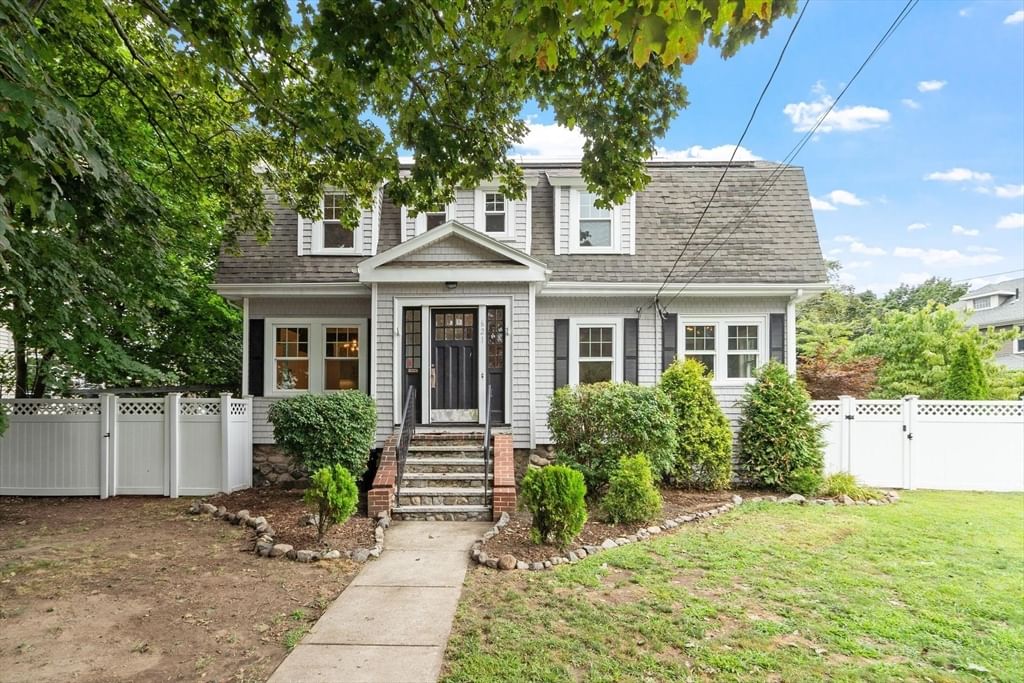 621 High St Medford — Photo 2 of 38