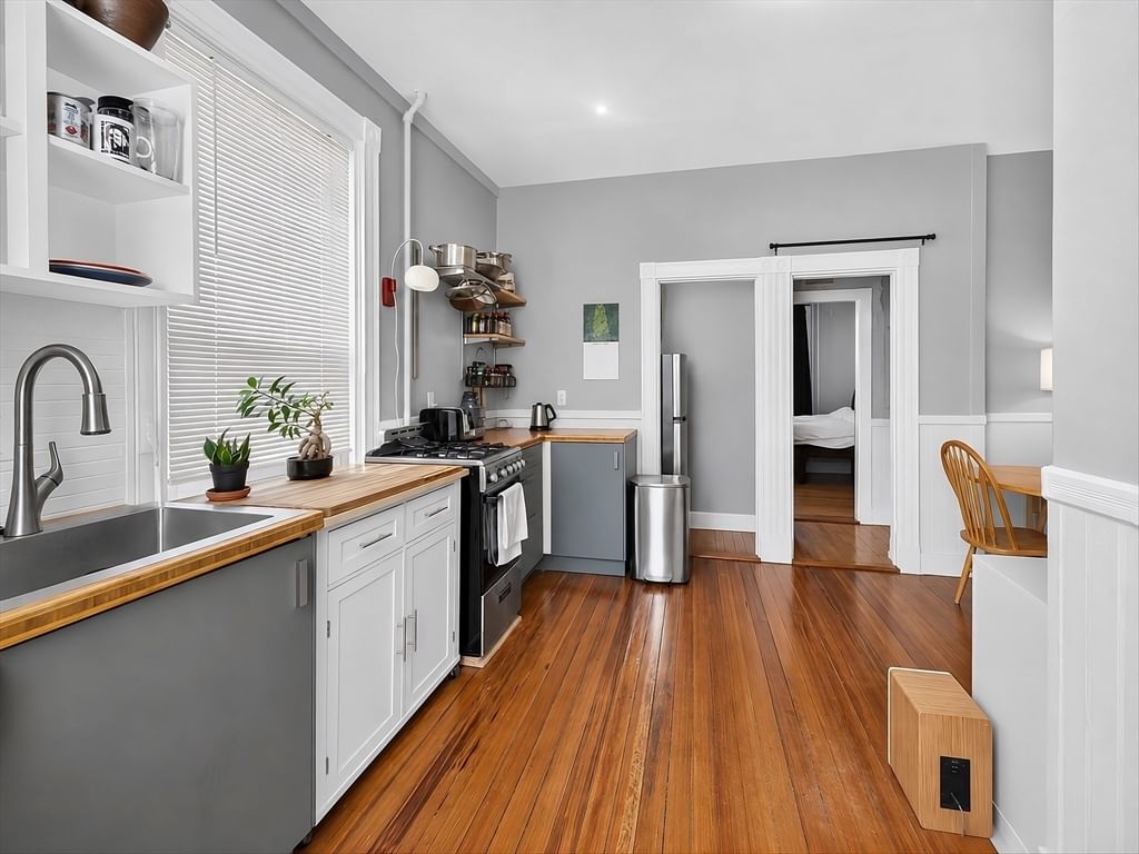 41 Walnut St #1R Somerville — Photo 2 of 24