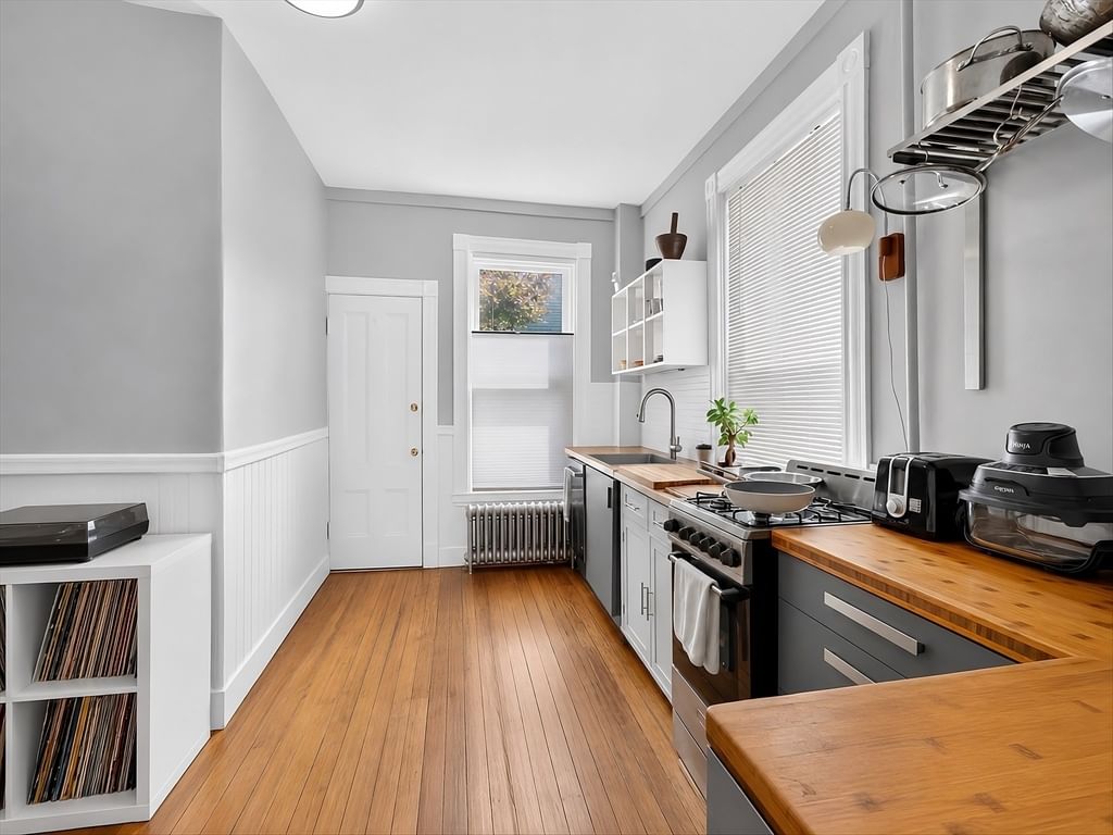 41 Walnut St #1R Somerville — Photo 3 of 24