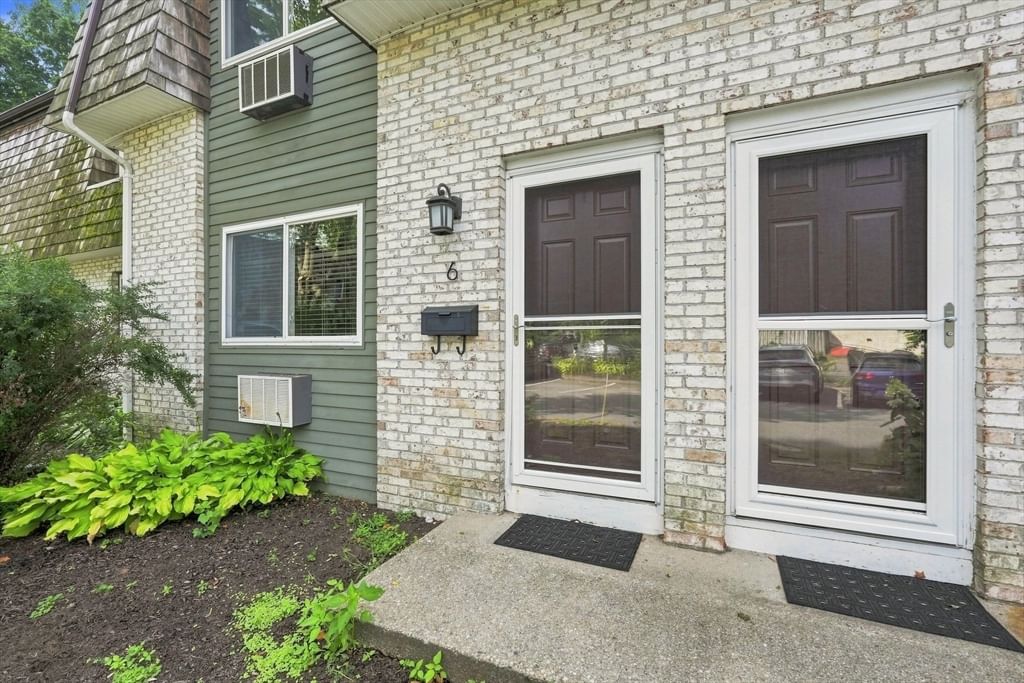 73 Bridge St #6 Northampton — Photo 2 of 42