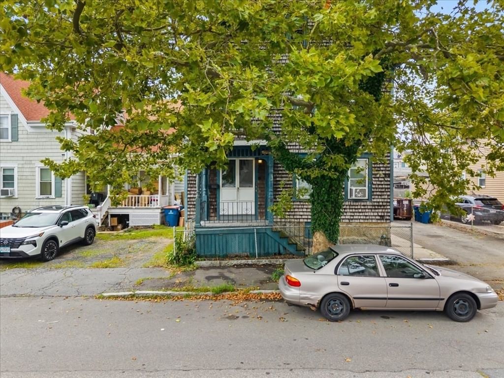 213 Austin St New Bedford — Photo 2 of 26