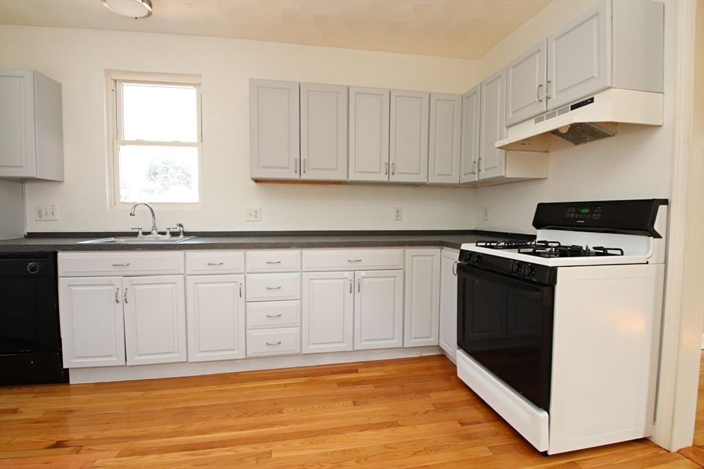 601 Lincoln Avenue Saugus — Photo 20 of 42
