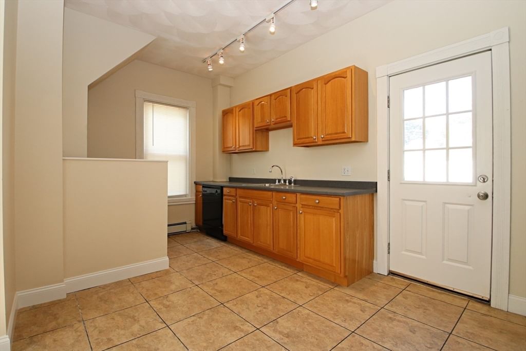601 Lincoln Avenue Saugus — Photo 9 of 42