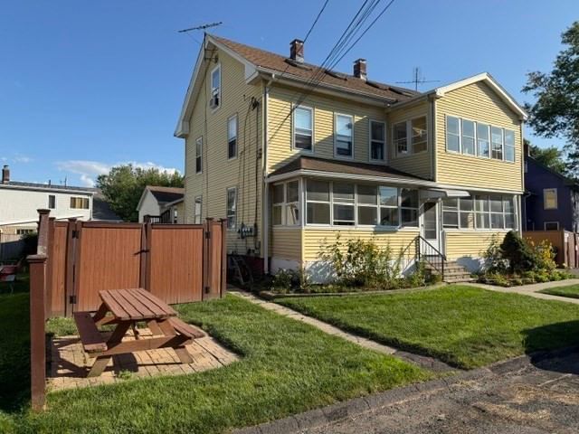 11 Maple Avenue Northampton — Photo 1 of 36