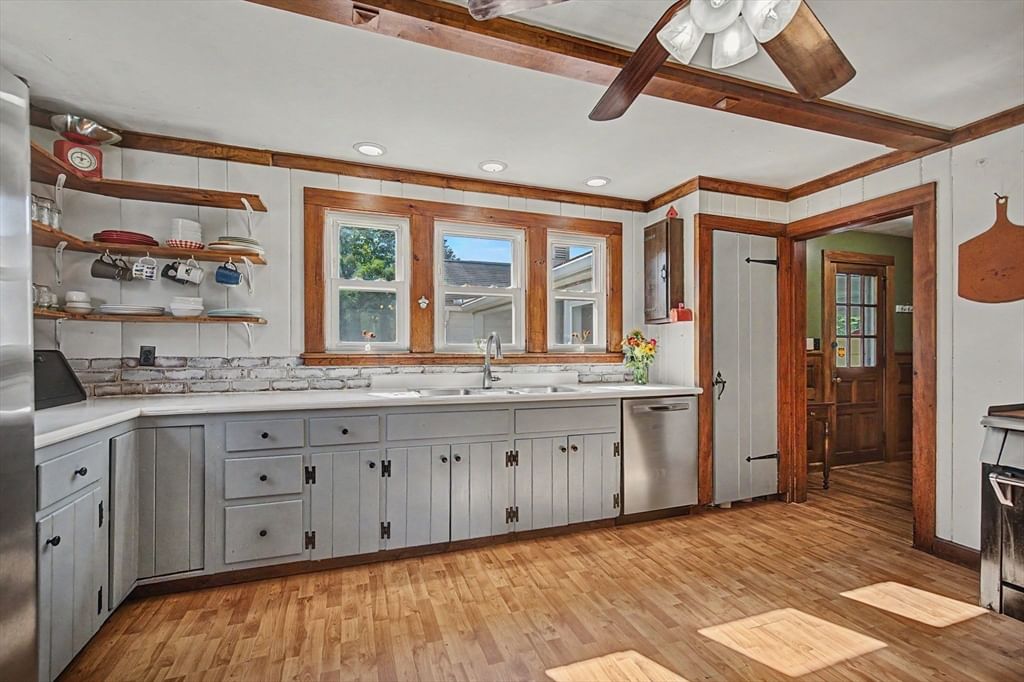66 Glendale St Easthampton — Photo 8 of 42
