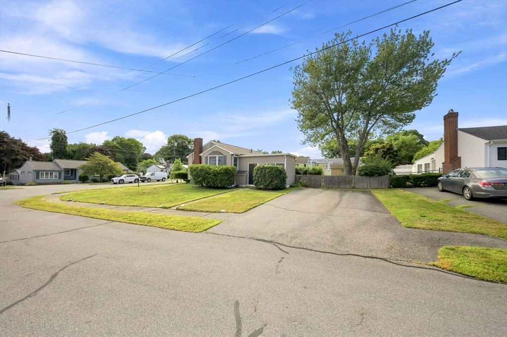 6 Evans Road Stoneham — Photo 3 of 18