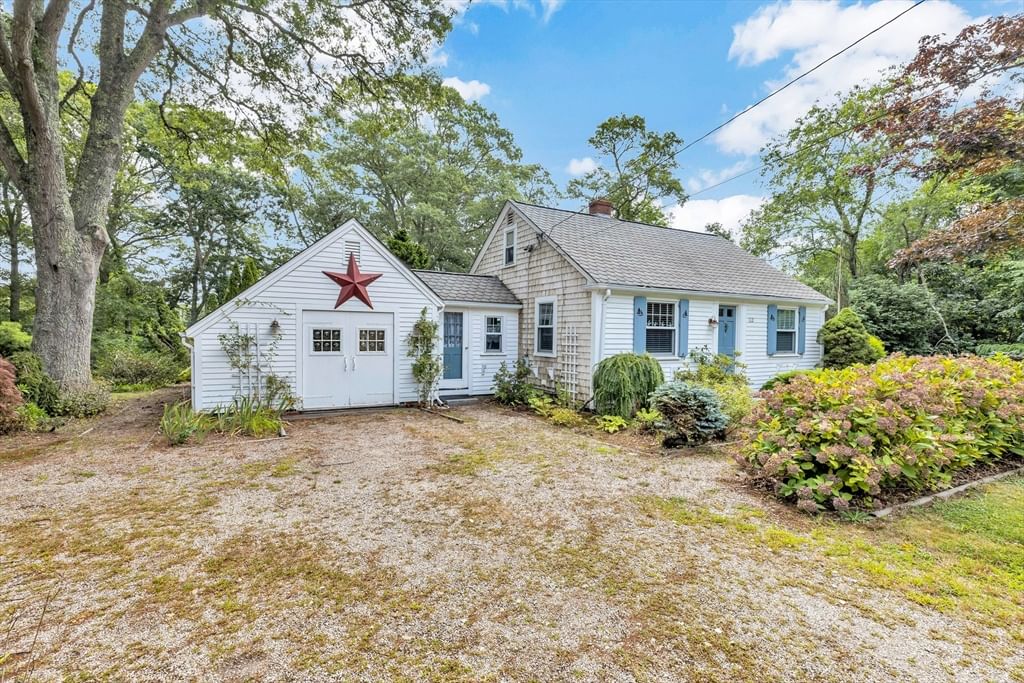 112 Osterville West Barnstable Rd Barnstable — Photo 2 of 30