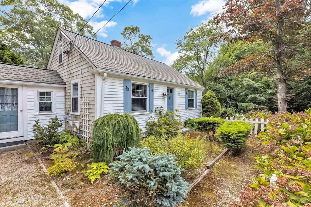112 Osterville West Barnstable Rd Barnstable — Photo 3 of 30