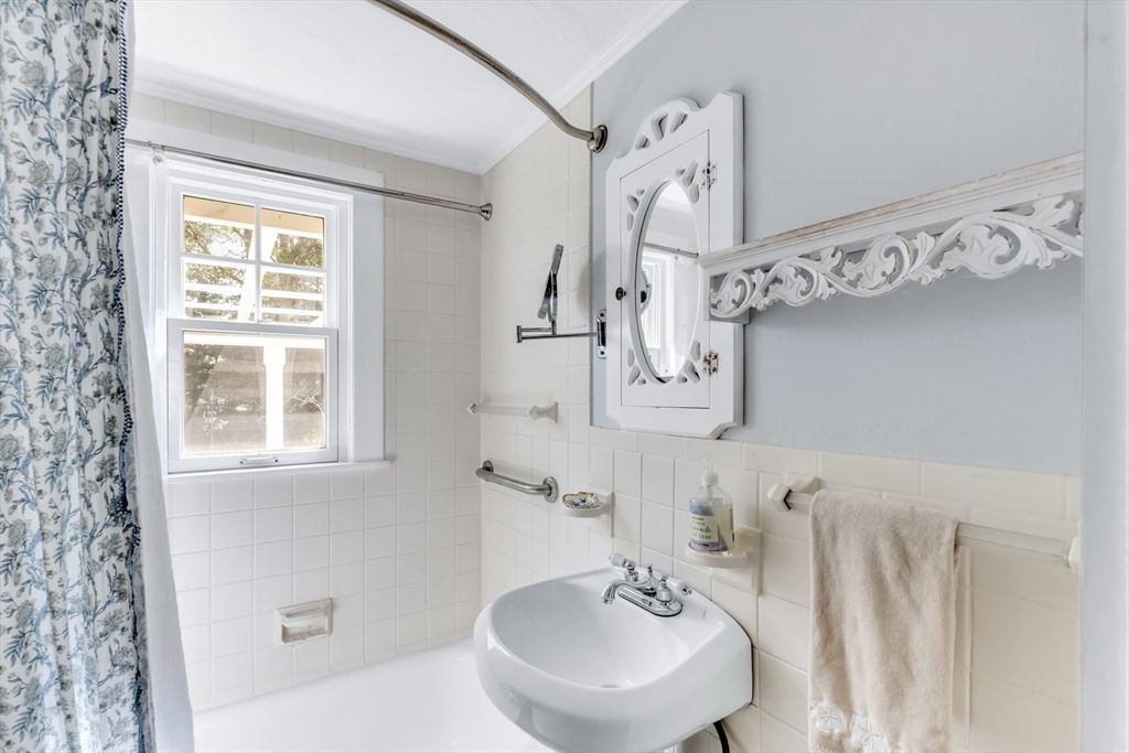 112 Osterville West Barnstable Rd Barnstable — Photo 9 of 30