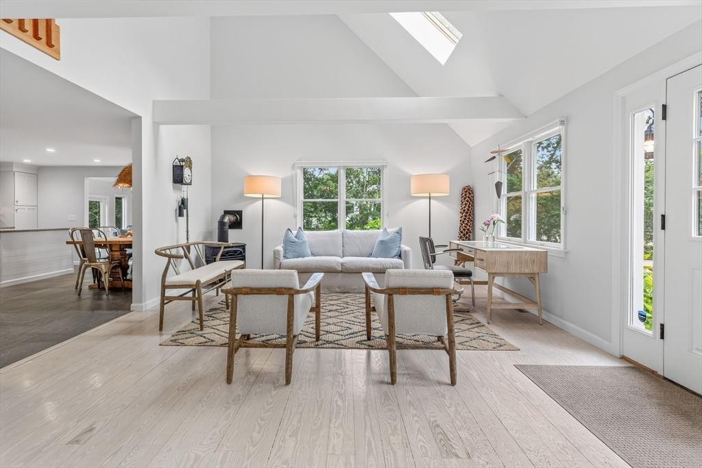 21 Vickers Street Edgartown — Photo 11 of 42