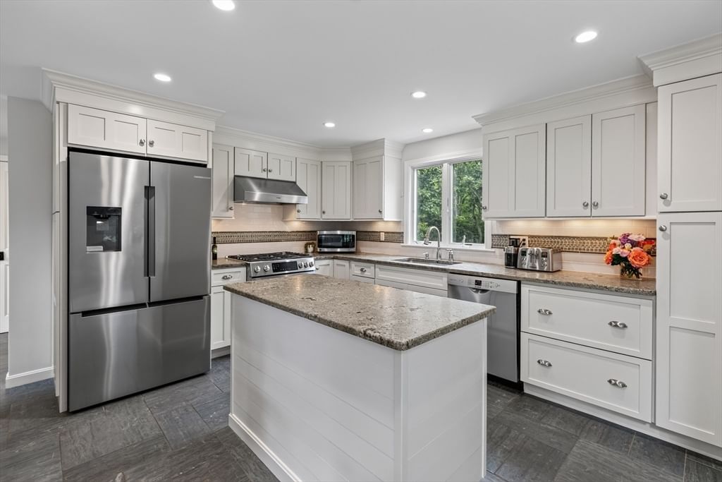 21 Vickers Street Edgartown — Photo 15 of 42