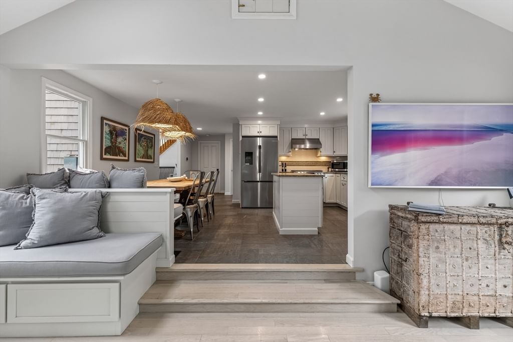21 Vickers Street Edgartown — Photo 17 of 42
