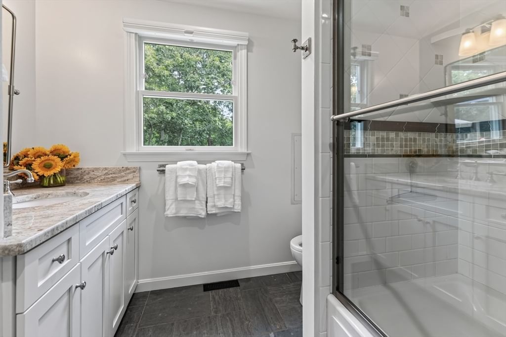 21 Vickers Street Edgartown — Photo 22 of 42
