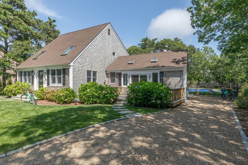 21 Vickers Street Edgartown — Photo 33 of 42