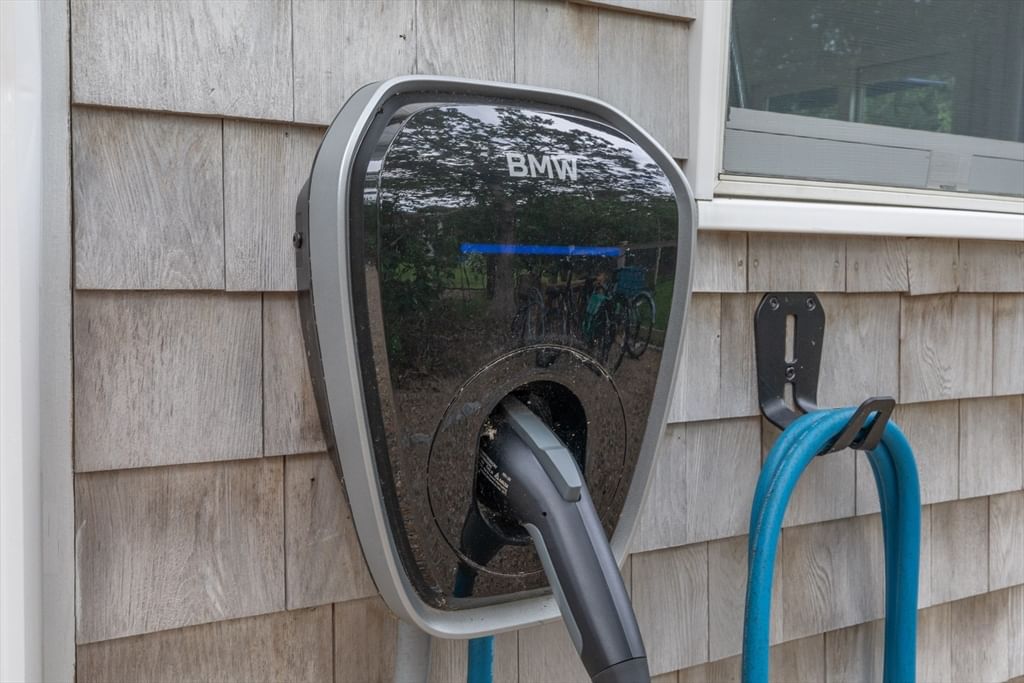 21 Vickers Street Edgartown — Photo 5 of 42