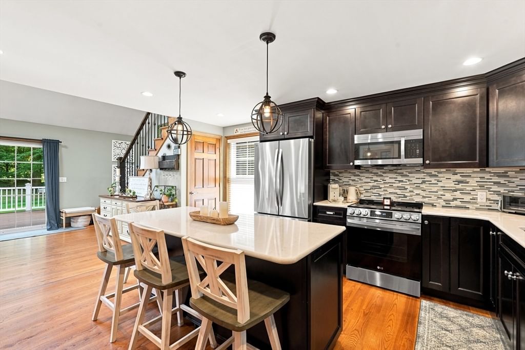 51 Barton Ave Belchertown — Photo 16 of 41