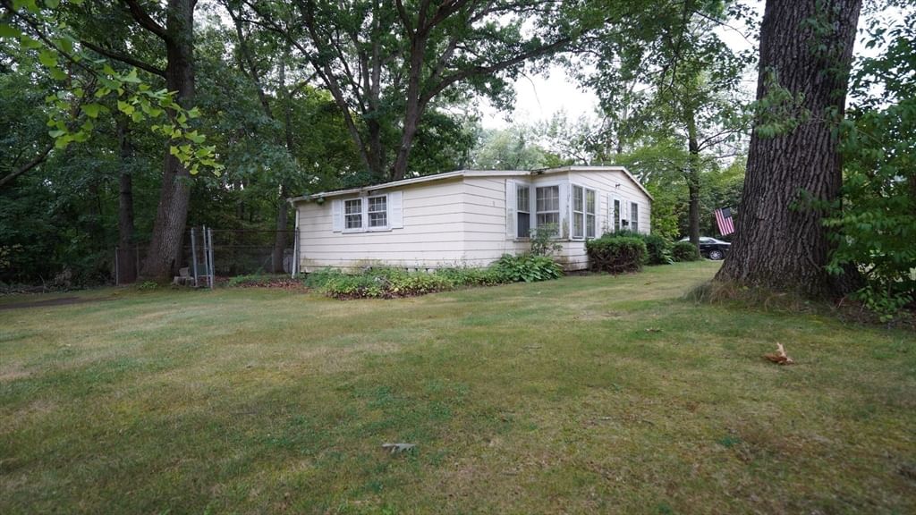 351 Towne St North Attleboro — Photo 2 of 28