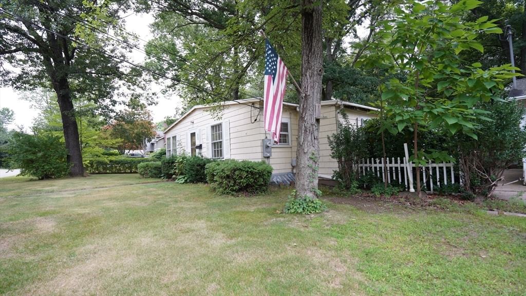 351 Towne St North Attleboro — Photo 3 of 28