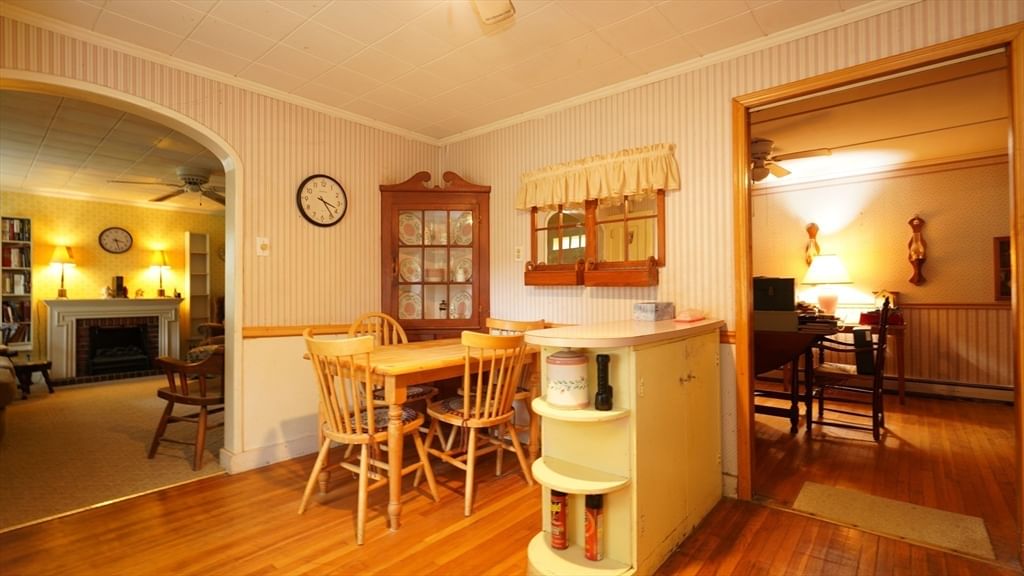 351 Towne St North Attleboro — Photo 5 of 28