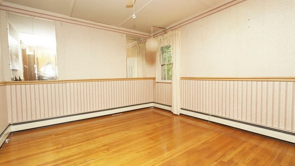 351 Towne St North Attleboro — Photo 8 of 28