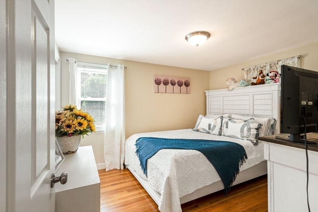 52 Burpee Road Swampscott — Photo 16 of 31