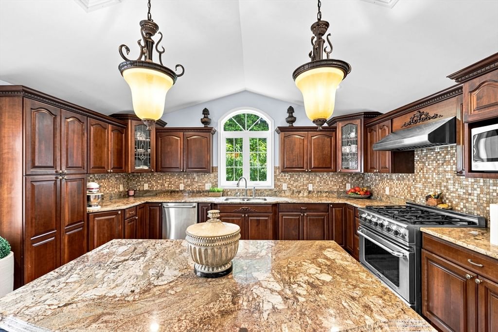 1298 Rebecca Rd Dighton — Photo 14 of 40